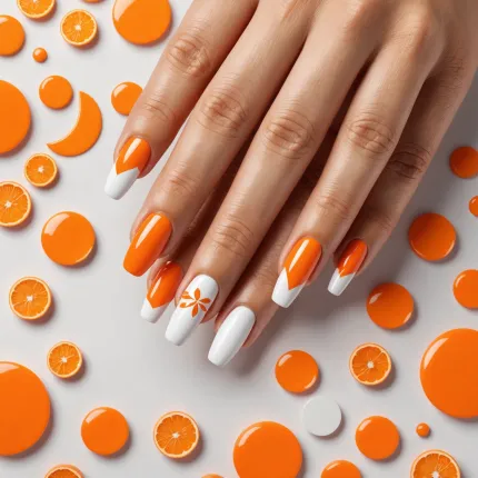 Оранжевый маникюр с белым: идеи дизайна 2025 — летние и осенние варианты